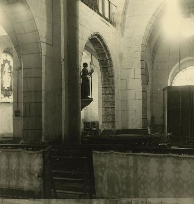 Eglise Saint-Pierre : Nef, vue partielle