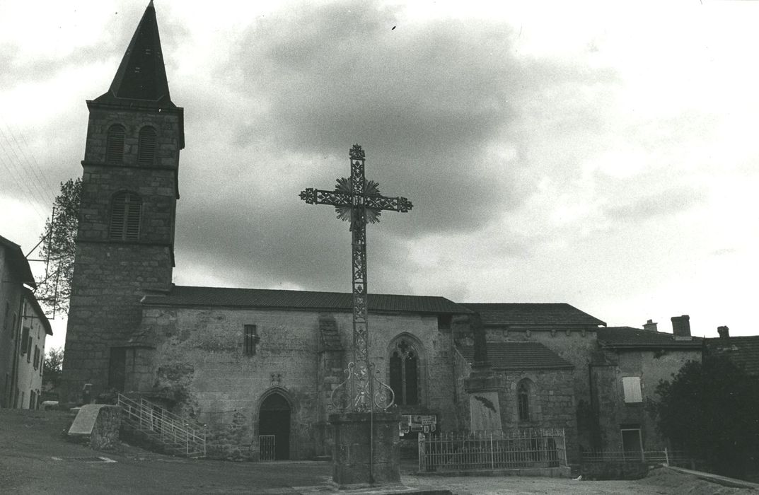 Eglise Saint-Etienne : Façade latérale sud, vue générale