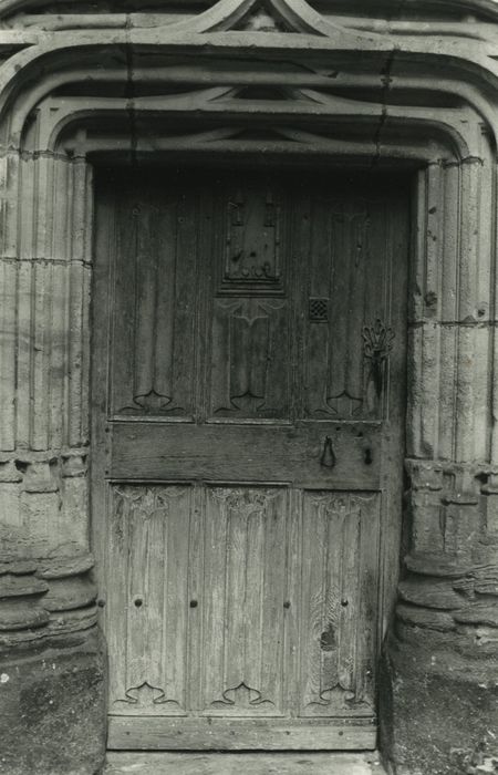 Château de la Tour-Daniel : Façade nord, porte d’accès à tourelle d’escalier, vue générale