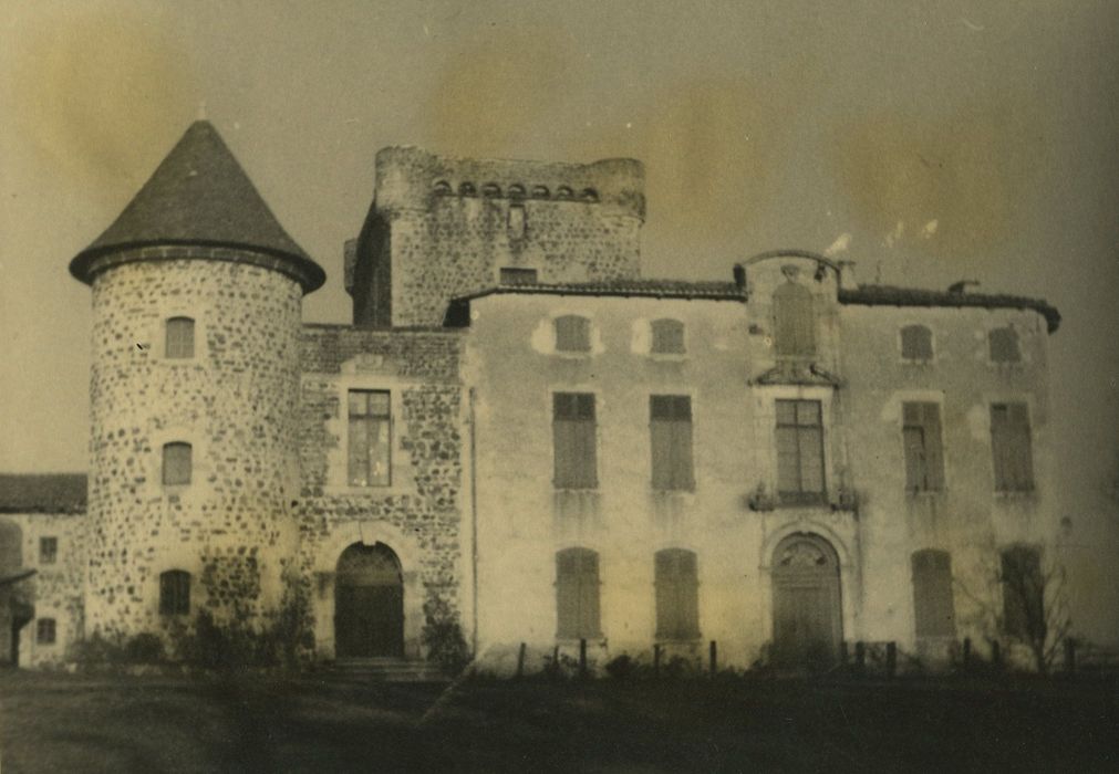 Château de Poinsac : Façade sud-ouest, vue générale