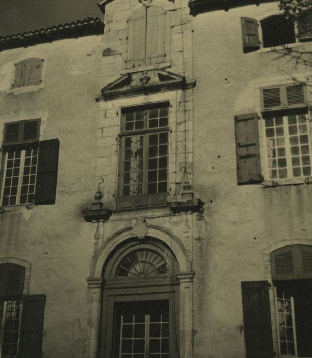 Château de Poinsac : Façade sud-ouest, vue partielle