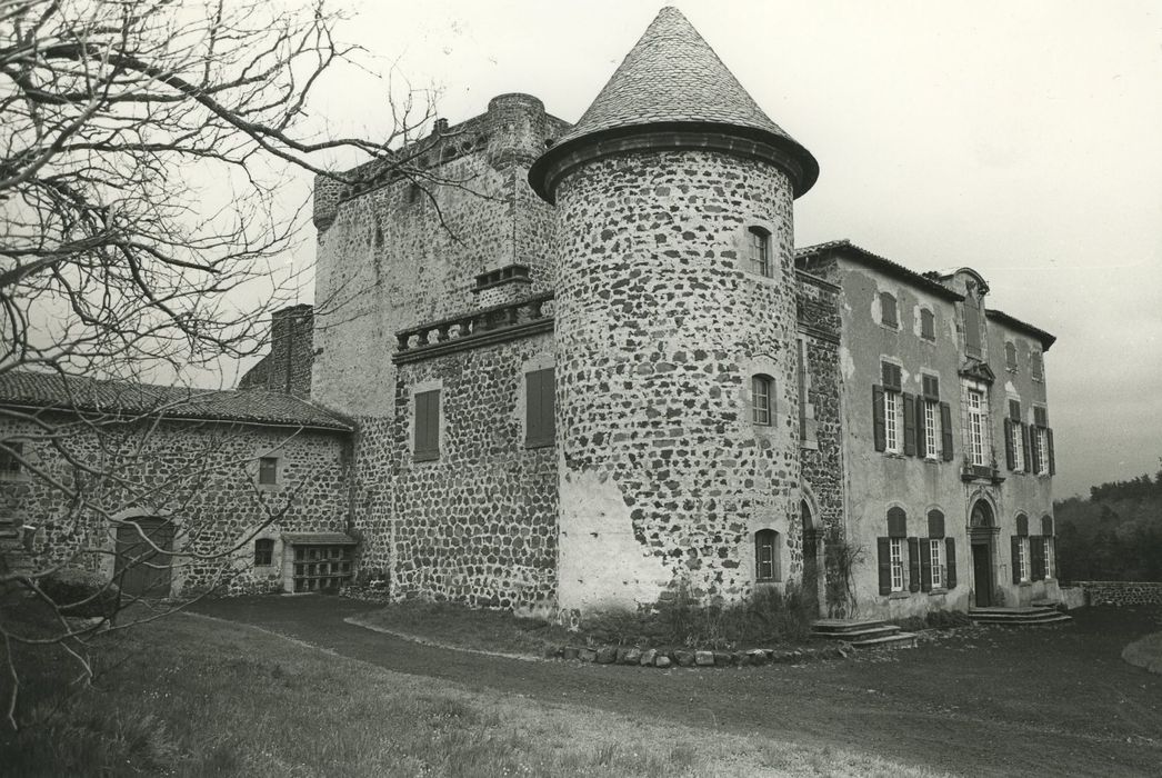 Château de Poinsac : Ensemble sud-ouest, vue générale