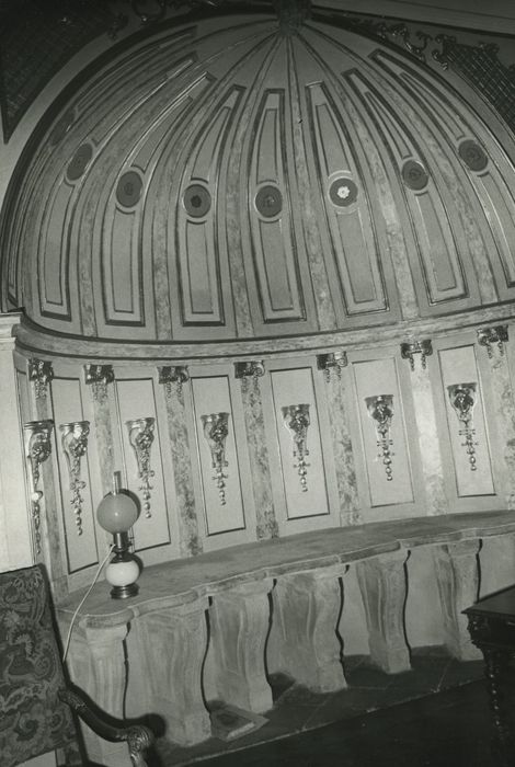 Château de Poinsac : Salle à manger, vue générale de la desserte