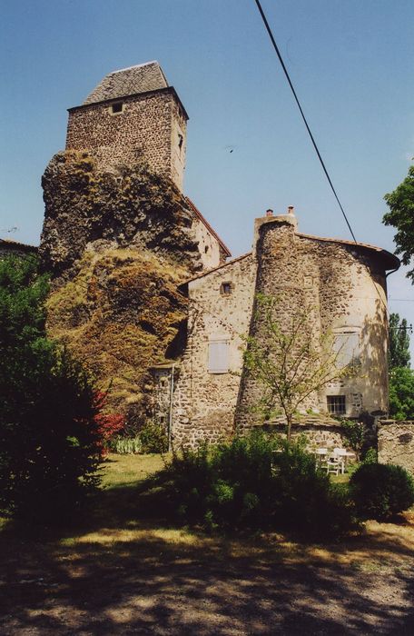 Château de Gendriac : Ensemble ouest du logis et du donjon, vue générale