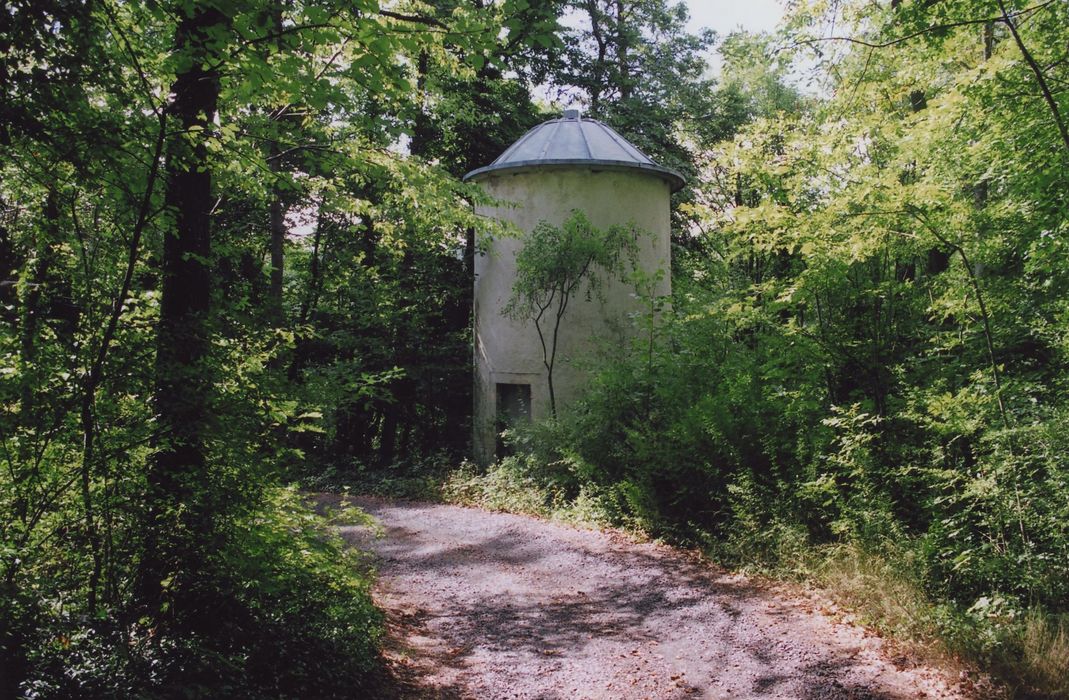 Villa Richond à Charentus : Pigeonnier, vue générale