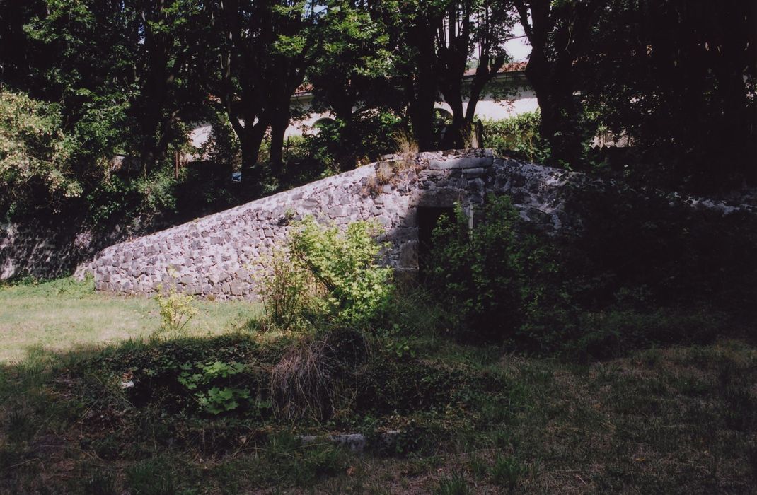 Villa Richond à Charentus : Parc, escalier et bassin, vue partielle