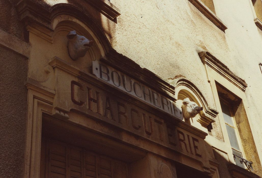 Boucherie-charcuterie Girard : Devanture rue de la Friperie, vue partielle