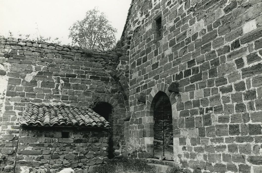 Chapelle Saint-Blaise-de-Jonzac : Façade occidentale, vue partielle