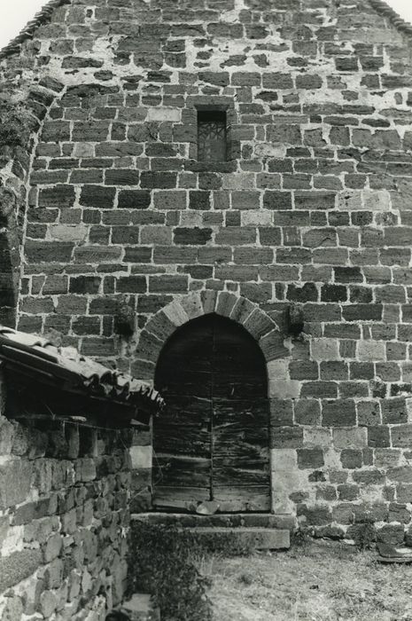 Chapelle Saint-Blaise-de-Jonzac : Façade occidentale, vue partielle