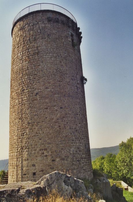 Château fort de Joyeuse : Vue générale depuis le Sud