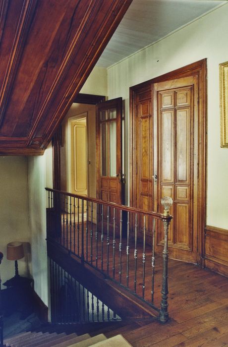 Maison Malartre : Escalier principal, vue partielle du palier du 1er étage