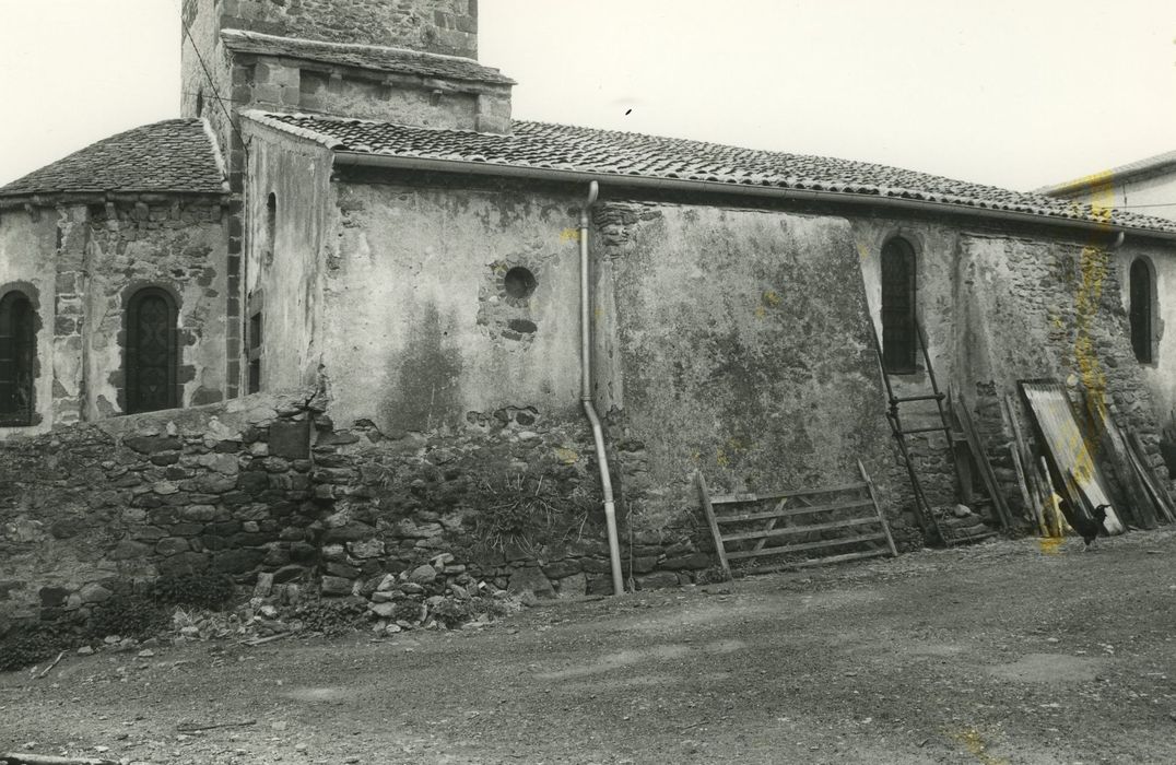 Eglise paroissiale Saint-Mathieu : Façade latérale nord, vue générale