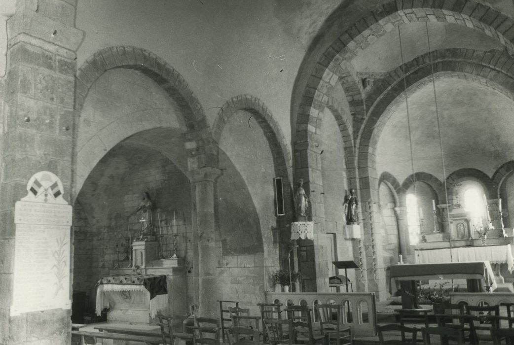 Eglise paroissiale Saint-Mathieu : Nef, vue partielle