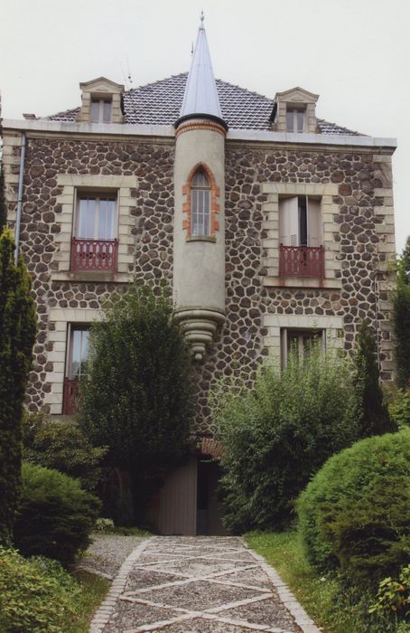 Distillerie Maurin-Vey : Enclos privé sud, maison de maître, façade nord, vue générale