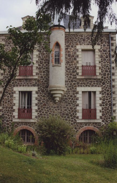 Distillerie Maurin-Vey : Enclos privé sud, maison de maître, façade sud, vue générale