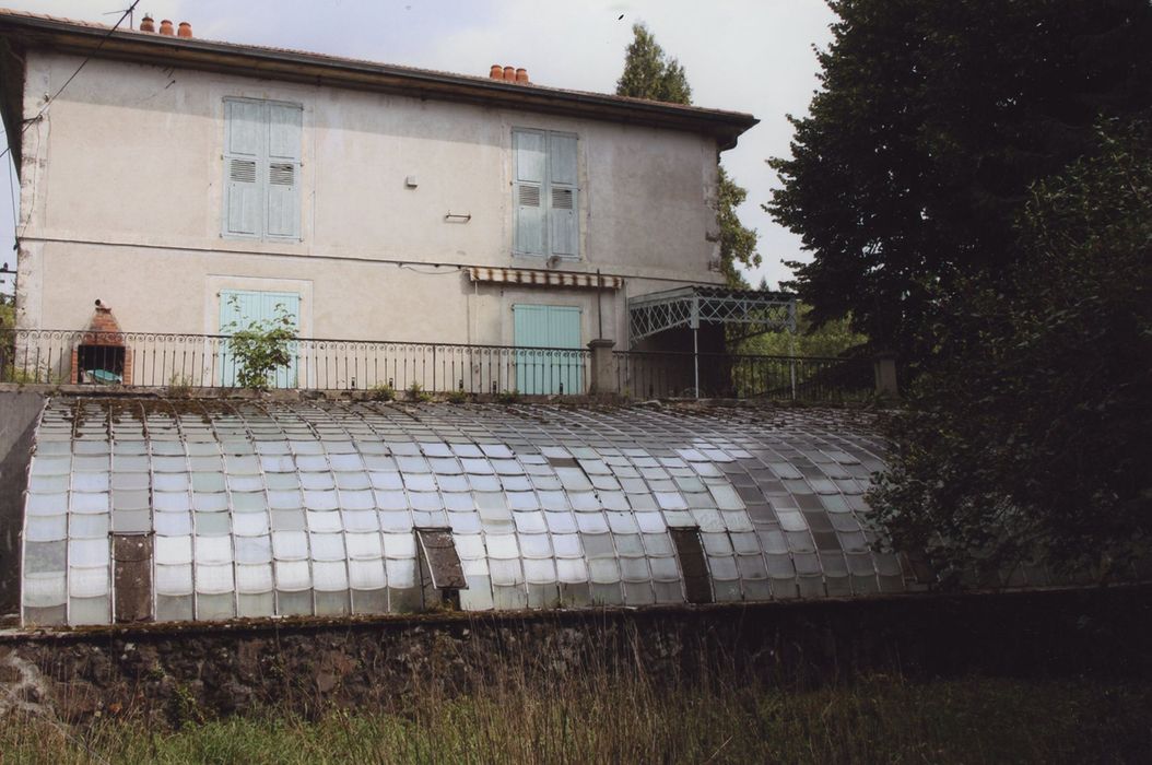 Distillerie Maurin-Vey : Enclos nord, maison de maître, façade sud, vue générale