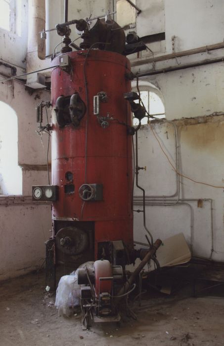 Distillerie Maurin-Vey : Enclos industriuel nord, bâtiments industriels, vue partielle des intérieurs