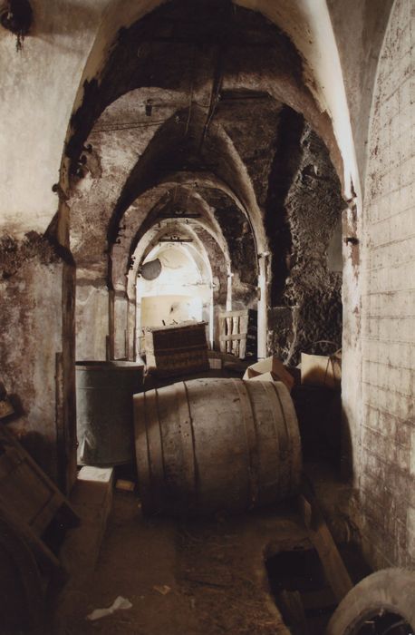 Distillerie Maurin-Vey : Enclos industriuel nord, bâtiments industriels, vue partielle des intérieurs