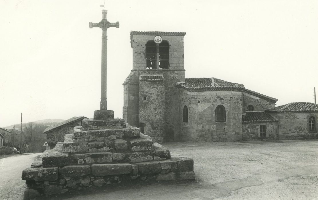 Croix en pierre, vue générale