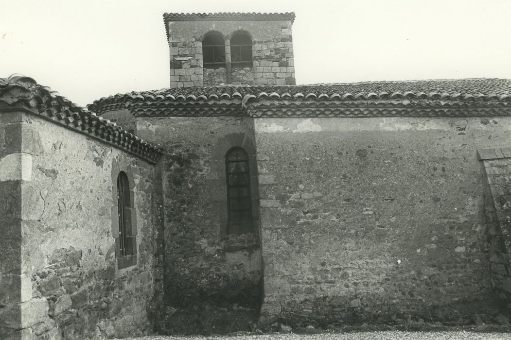 Eglise Saint-Julien : Façade latérale nord, vue partielle