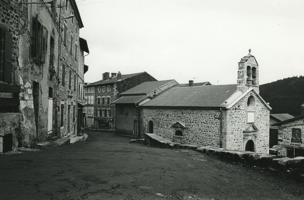 Chapelle des Pénitents : Vue générale de la chapelle dans son environnement urbain depouis le Sud-Ouest