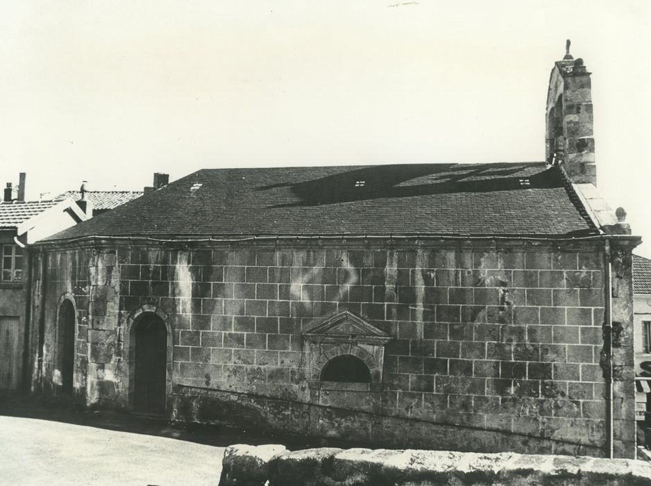 Chapelle des Pénitents : Façade latérale ouest, vue générale