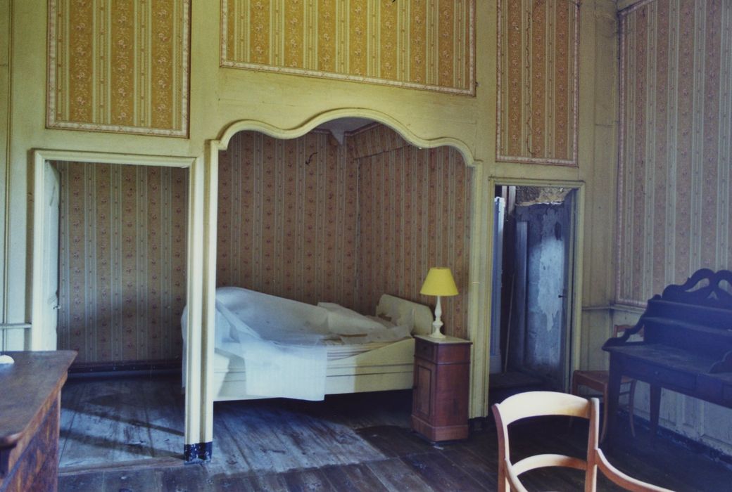 Château de la Beaume : 1er étage, chambre à alcôve n°1, vue partielle