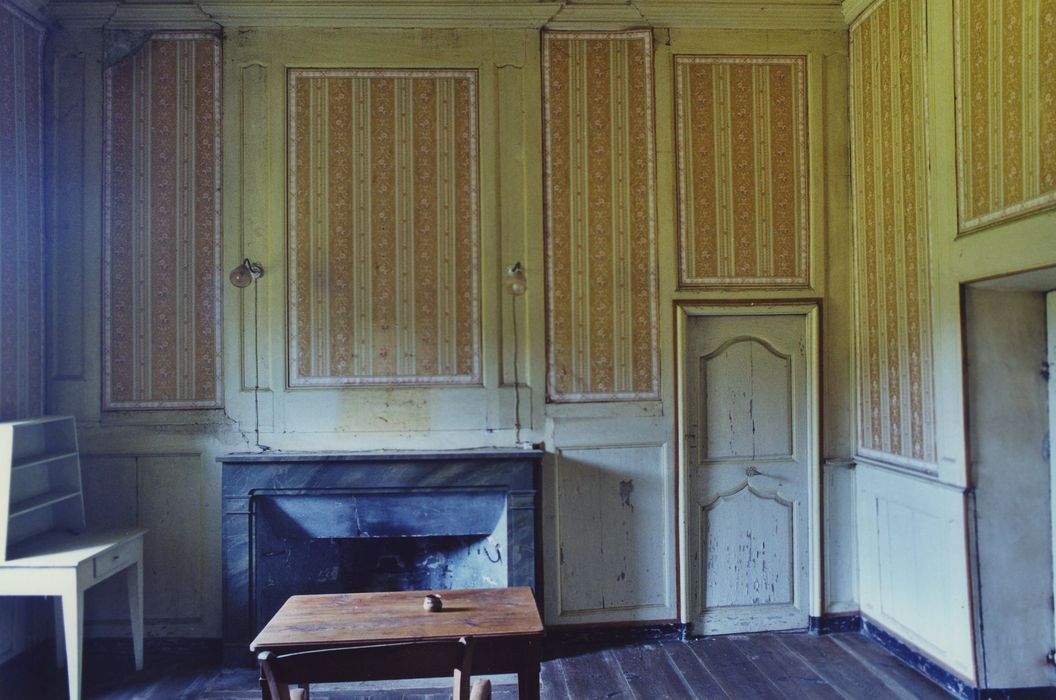 Château de la Beaume : 1er étage, chambre à alcôve n°1, vue partielle