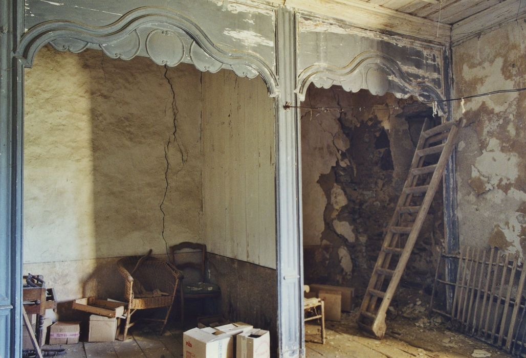 Château de la Beaume : 2e étage, chambre à alcôve, vue partielle