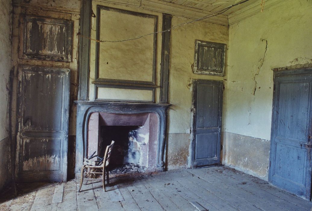 Château de la Beaume : 2e étage, chambre à alcôve, vue partielle
