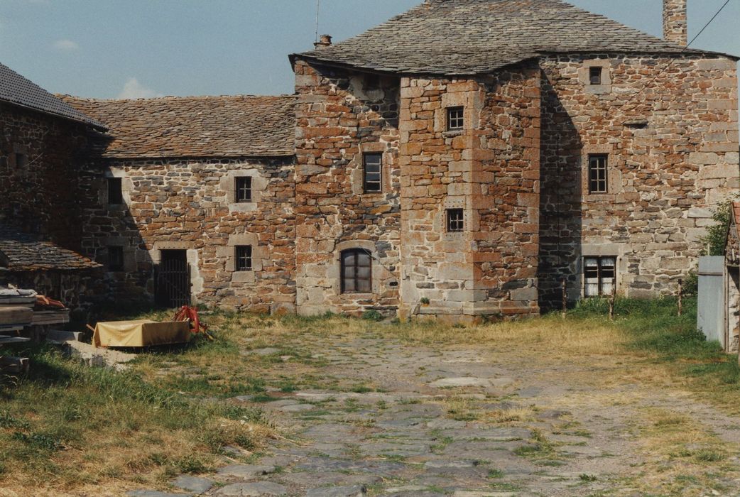 Château des Hermens : Façade sud-ouest, vue générale