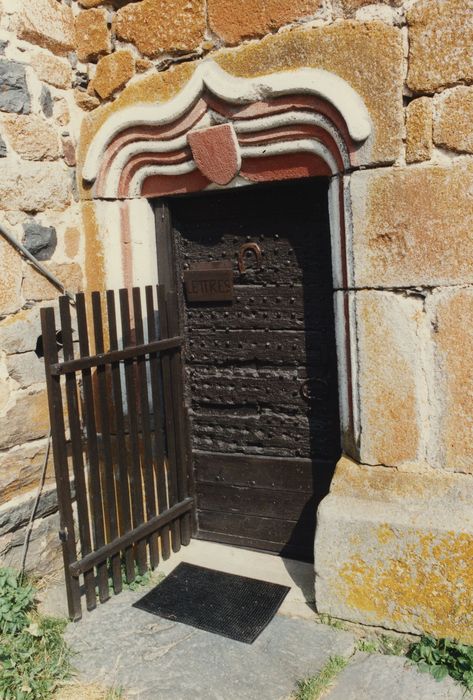 Château des Hermens : Façade sud-ouest, tourelle d’escalier, porte d’accès, vue générale