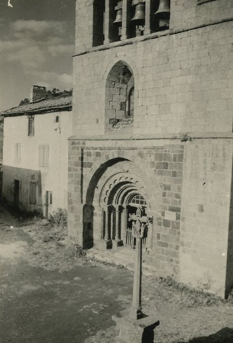 Croix en pierre, vue générale