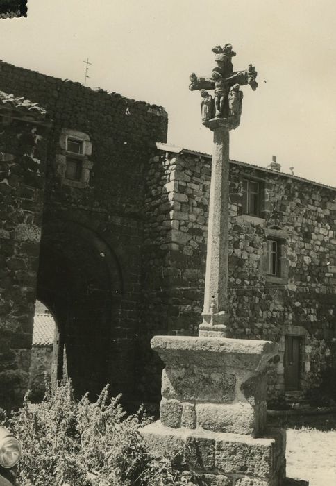 Croix en pierre, vue générale