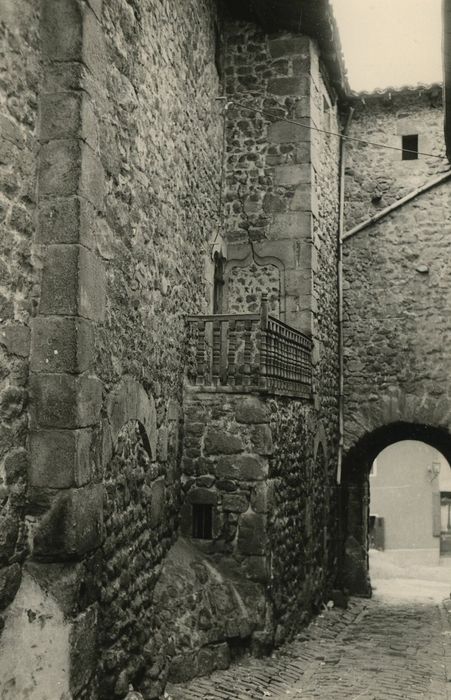 Maison du bailli : Façade latérale sur rue, vue générale