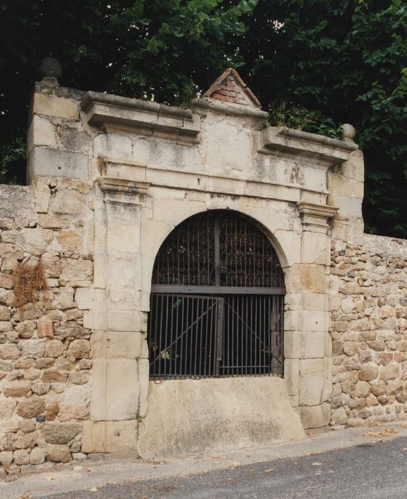 Château d’Aurec : Portail d’accès sud, vue générale