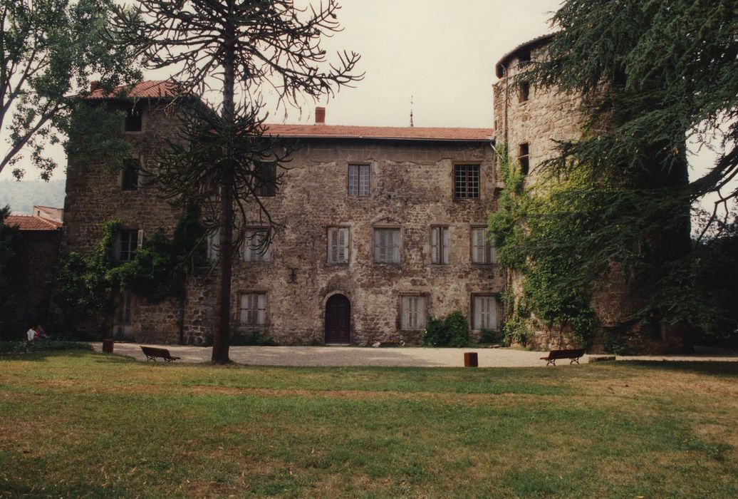 Château d’Aurec : Façade sud, vue générale