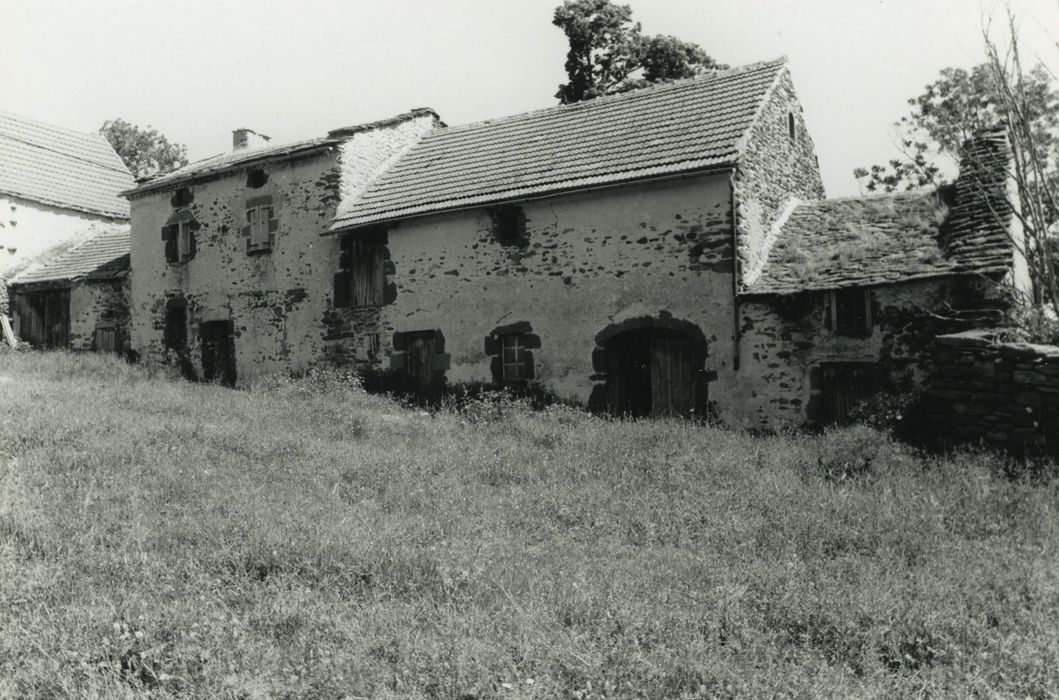 Château de Montmoirat : Ferme, bergerie, ensemble ouest, vue générale