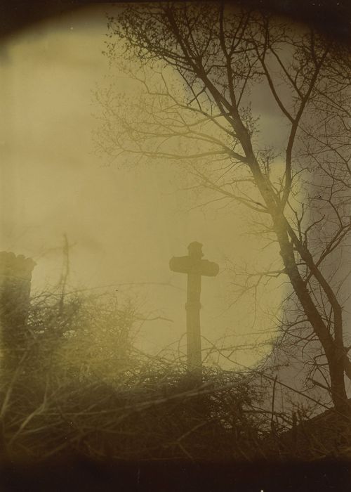 Croix en pierre, vue partielle