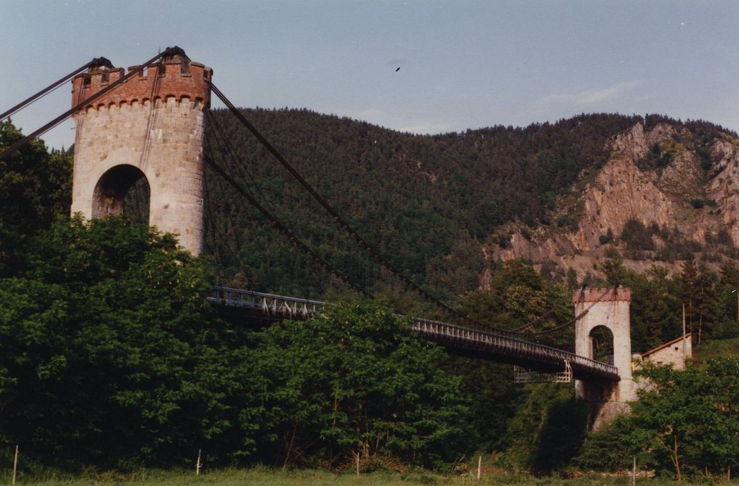 Pont de Confolent : Vue générale de l’ouvrage dans son environnement