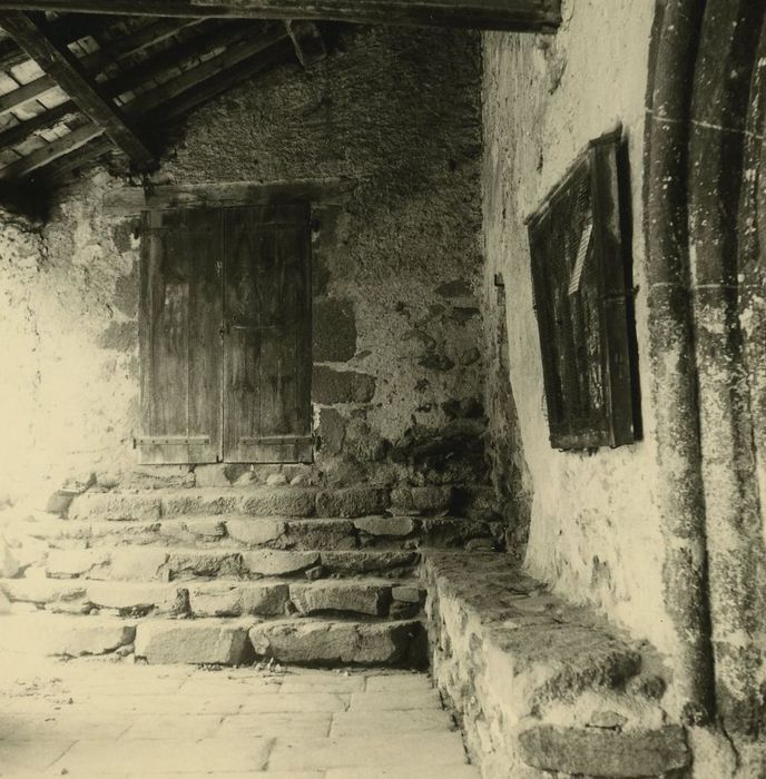 Eglise Notre-Dame de l'Assomption ou de Saint-Roch : Porche occidental, vue partielle