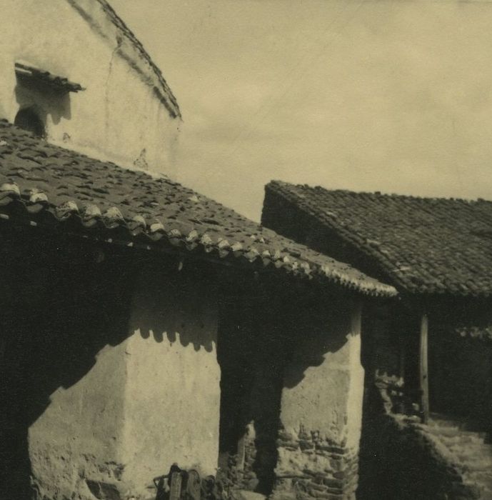 Eglise Notre-Dame de l'Assomption ou de Saint-Roch : Porche occidental, vue partielle