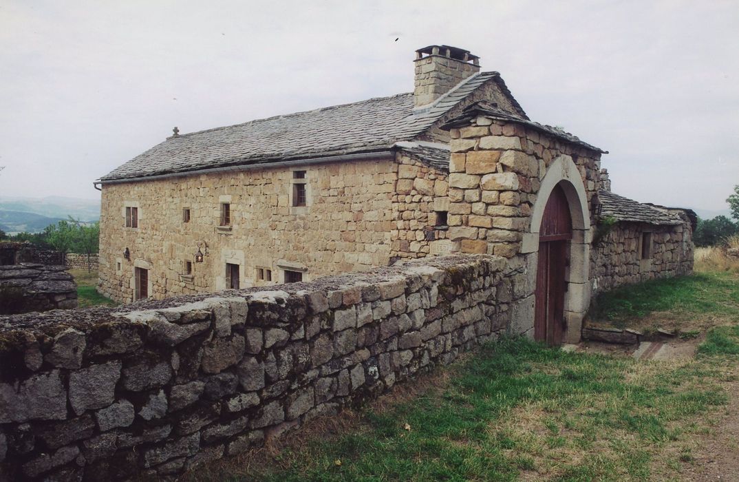 Ferme Paradis la Montjoie de Montferrat : Logis, façade est, vue générale