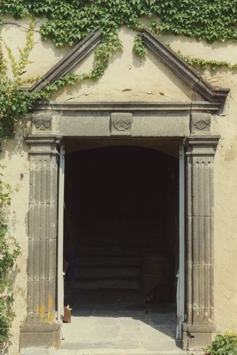 Château du Bos : Façade sud, porte d’accès, vue générale