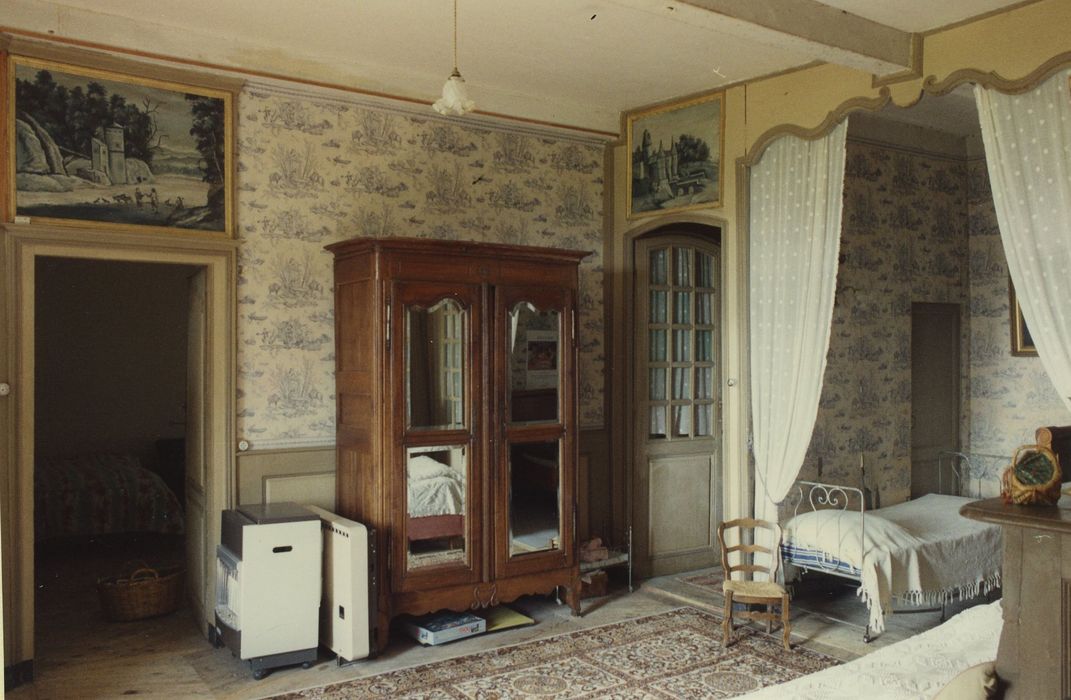 Château du Bos : 2e étage, chambre à alcôve, vue partielle