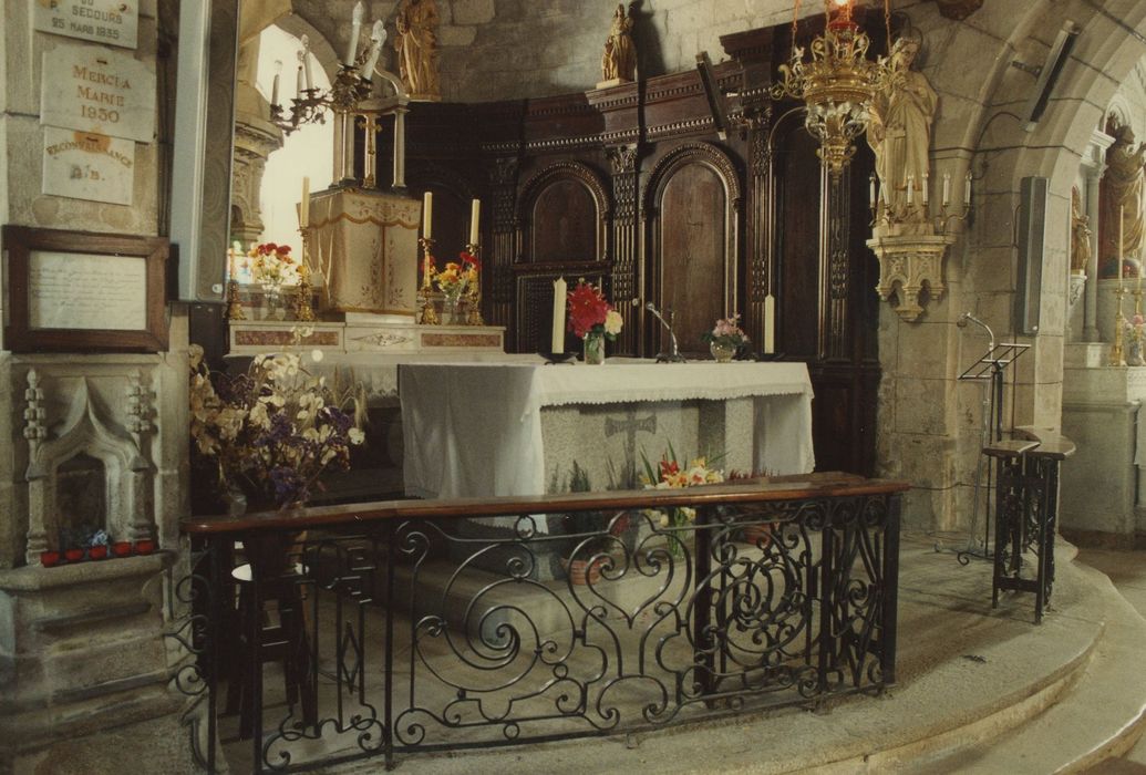 Eglise Saint-Pierre : Choeur, vue partielle