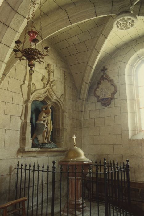 Eglise Saint-Pierre : Chapelle des fonts baptismaux