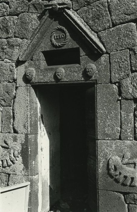 Maison Robert : Façade sud, porte d’accès, vue générale