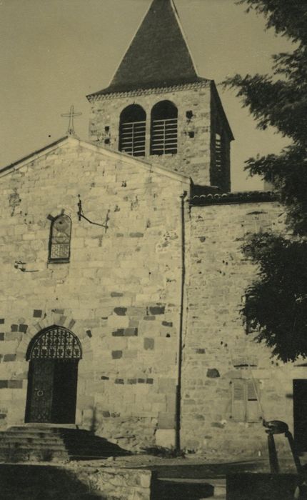 Eglise Saint-Pierre : Façade occidentale, vue partielle