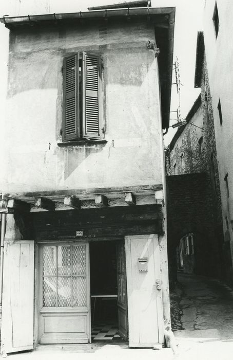 Maison dite Maison de Mandrin : Façade ouest sur rue, détail d’une console